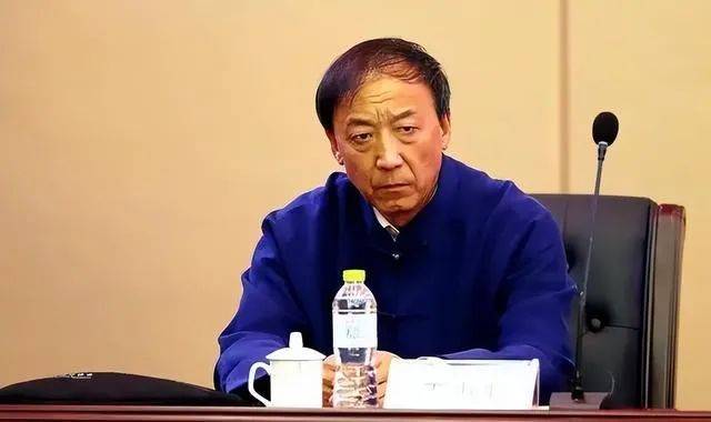 自辩无罪<strong></p>
<p>啤酒</strong>，被控受贿645 万的足协 “罚单狂人”是不是“窦娥”？