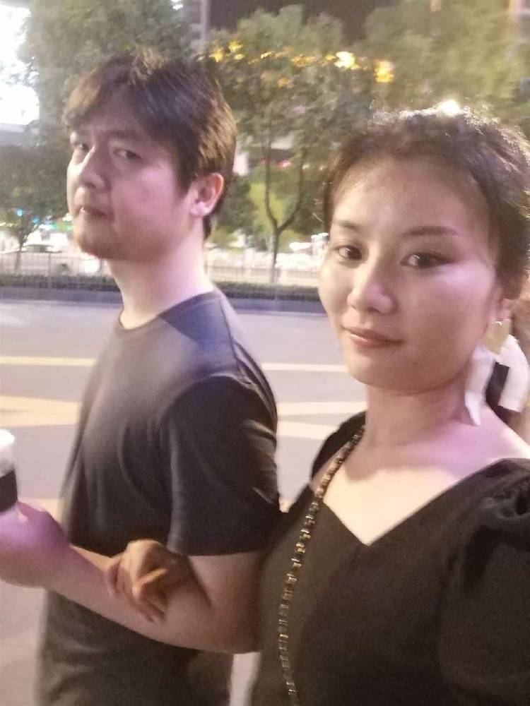 “初恋在读博时去世”<strong></p>
<p>米酒</strong>，湖北小伙领奖台上讲述自己的爱情故事感动全网