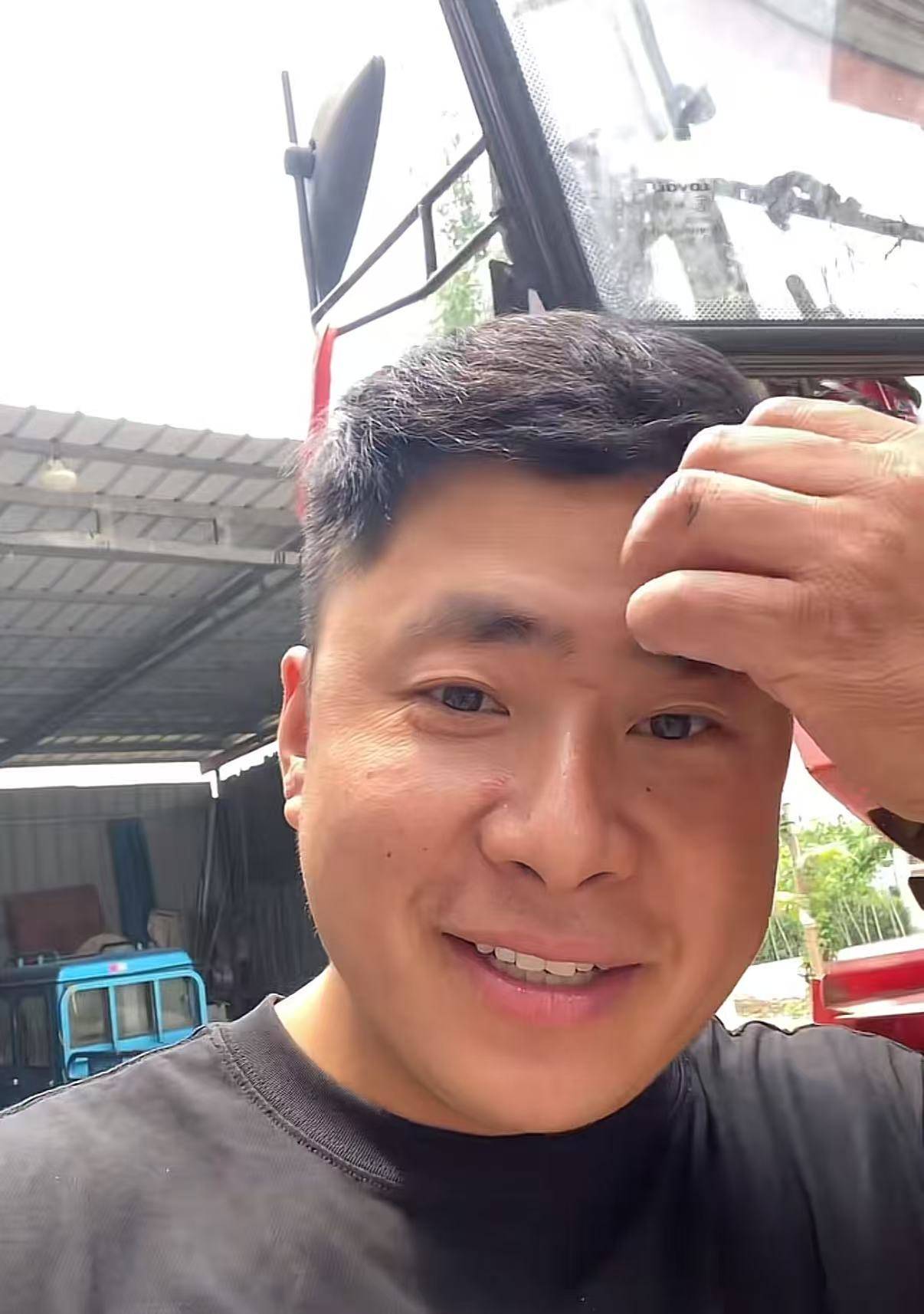 双向奔赴！河南男子安徽收麦遇老人用镰刀割麦<strong></p>
<p>米饭</strong>，主动帮忙后被强行“投喂”饮料