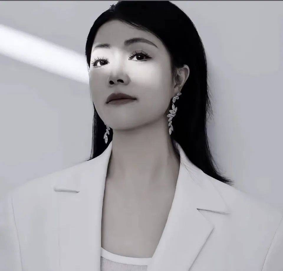 女歌手突发脑溢血去世<strong></p>
<p>米饭</strong>，年仅48岁