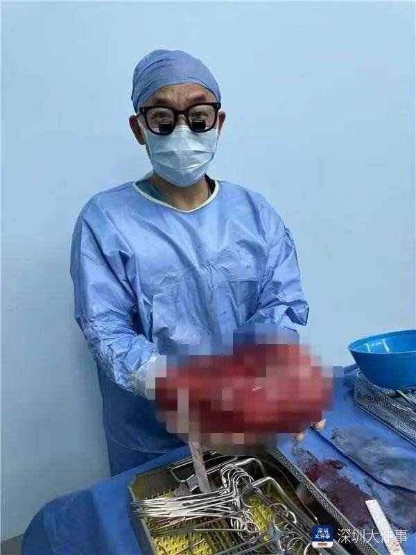 店员试衣间里一句警告<strong></p>
<p>万元户</strong>，竟救了17岁少女！一家人火速赶到深圳