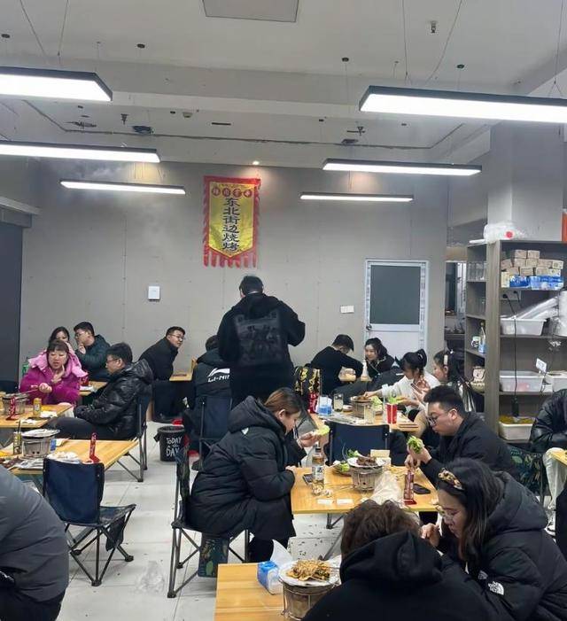 常州一烧烤店花10万赞助苏超<strong></p>
<p>山药</strong>，因系唯一个体赞助商爆火，附近商户：之前生意一直好