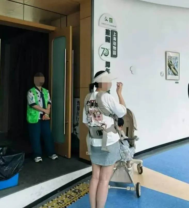 10月龄婴儿展馆内喝奶被赶出<strong></p>
<p>鸡枞菌</strong>，上海动物园称做法合规，客服：暂未接到增设母婴室通知