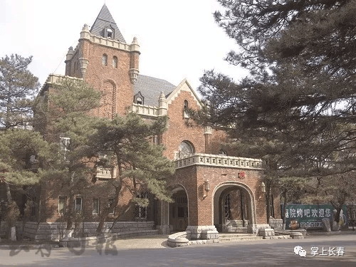 “能不吊顶就不吊顶<strong></p>
<p>地基</strong>，能不贴砖就不贴砖”，吉林省委书记调研历史建筑修缮