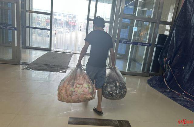 实探衡水盗版LABUBU大集：像卖菜一样摆摊卖<strong></p>
<p>地基</strong>，商家称如今订单变少生意难做
