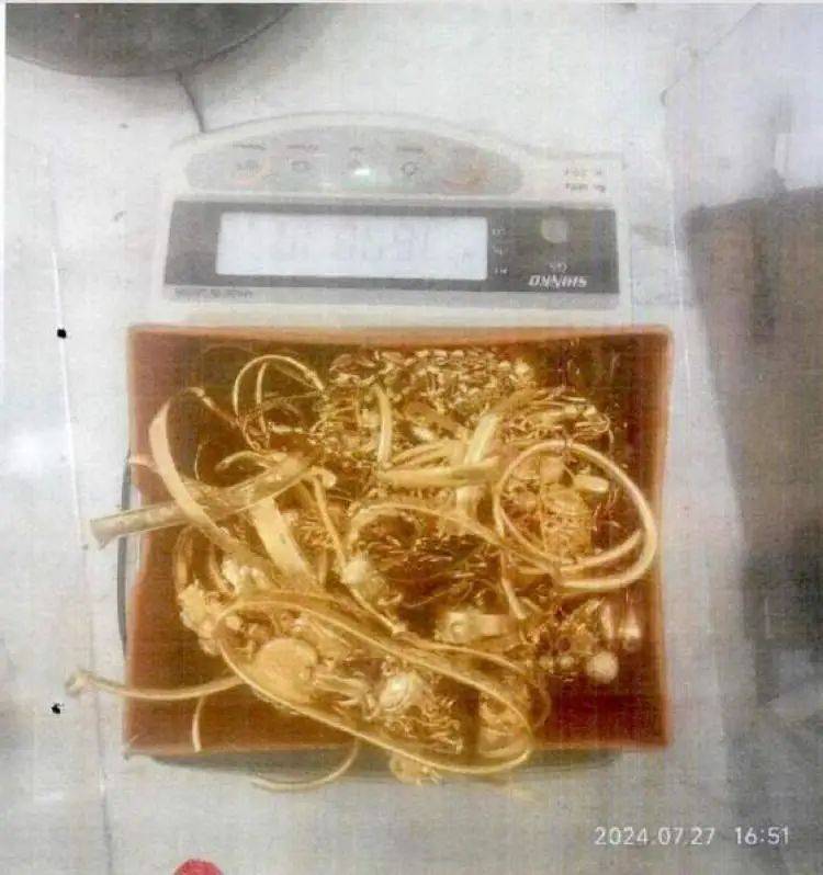 小树林里接头<strong></p>
<p>欧易okex冲币</strong>，一天背走2000多万元黄金！上海两人被判刑