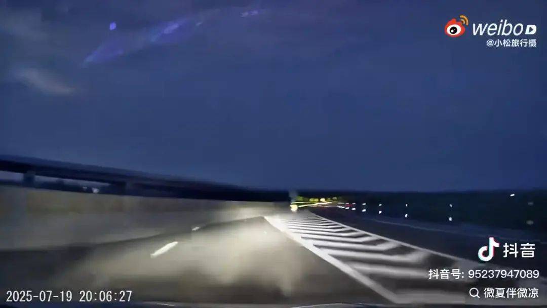 河北一高速惊现“断头路”<strong></p>
<p>okex现货</strong>，司机猛打方向盘险些撞上，当地交警回应