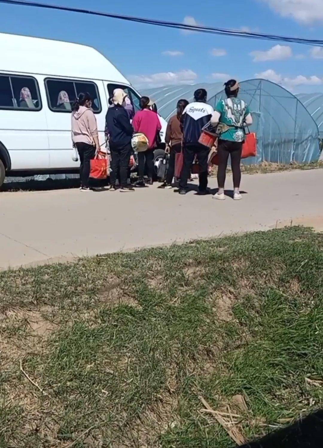 大同失联客车女司机亲属发声：她40多岁有一儿一女<strong></p>
<p>交易所老版本</strong>，村民凌晨四点会坐她的车去干活