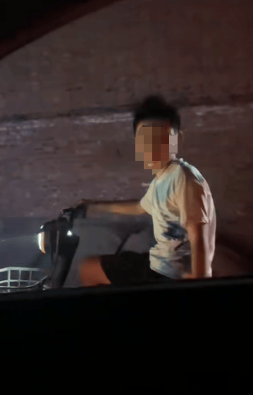 河南一男子晚上开车回家<strong></p>
<p>okex充200送20</strong>，骑夜路小男孩说“想蹭个灯”，一路温柔尾随护送