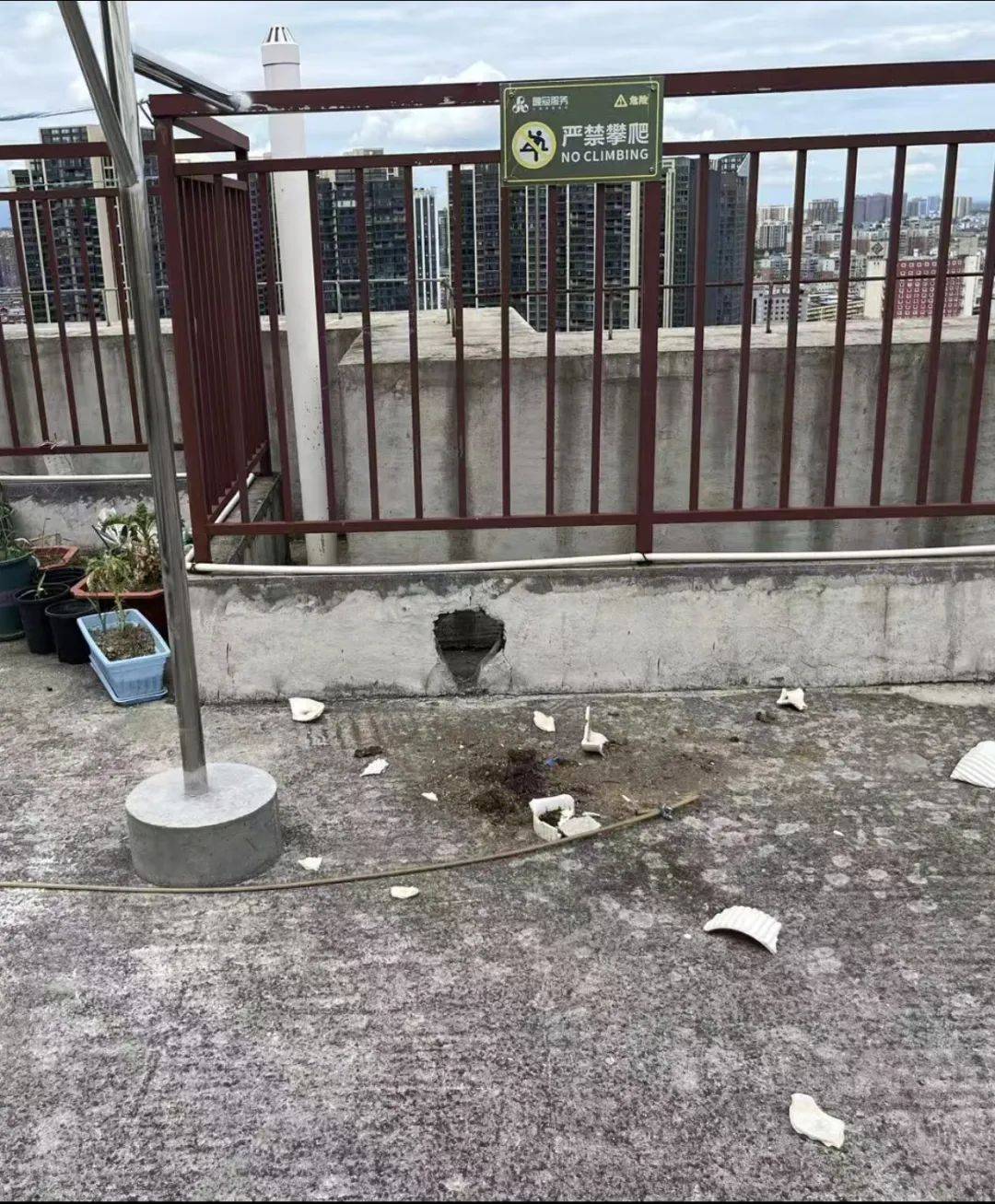 湖南衡阳29岁女子疑被男友施暴后从25楼跳下身亡 男友徐某此前还刺激说：“你放心<strong></p>
<p>北交所合并</strong>，她不会去死的”