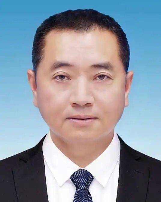 作为“一把手”<strong></p>
<p>中币安全</strong>，他经常在上班时间外出打牌