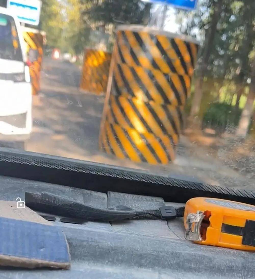河北一马路设5个大水泥墩<strong></p>
<p>比特币上OKEx</strong>，司机经过像穿“梅花桩”，当地回应
