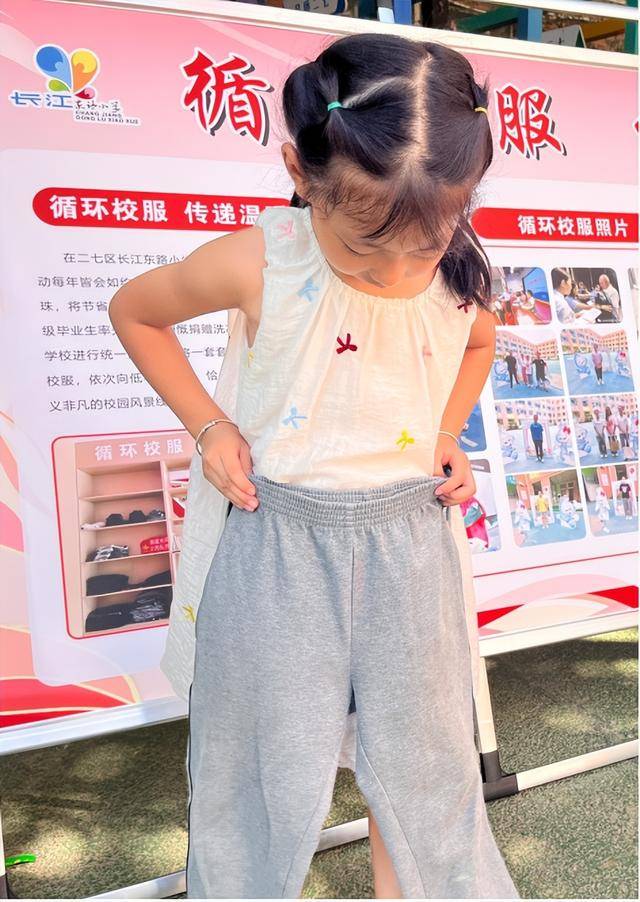 这所学校校服免费领<strong></p>
<p>okex香港的地址</strong>！网友：建议全国推广