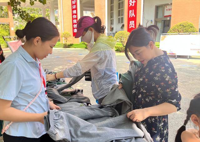 这所学校校服免费领<strong></p>
<p>okex香港的地址</strong>！网友：建议全国推广