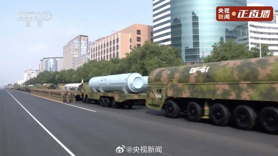 歼20S、DF61导弹<strong></p>
<p>最新okex网</strong>，震撼亮相！三支兵种首次亮相天安门广场，空中梯队战机起飞