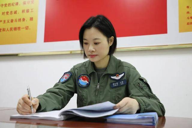 阅兵最帅女机长<strong></p>
<p>欧易充值提现</strong>，是她！