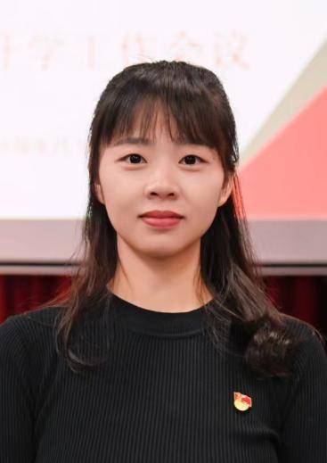 “民兵方队中一眼就认出了她<strong></p>
<p>欧易充值提现</strong>，我们的陈老师！”