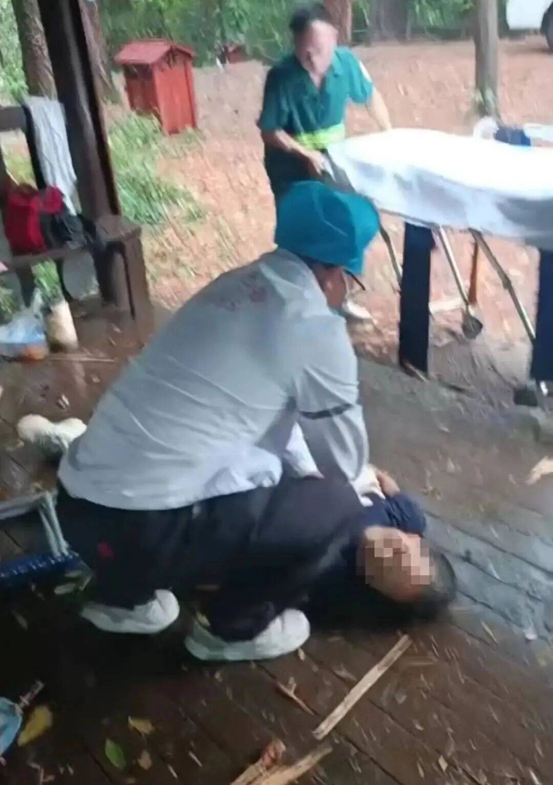 公园凉亭突遭雷击<strong></p>
<p>okex交易所</strong>，网传多名游客受伤？官方回应→