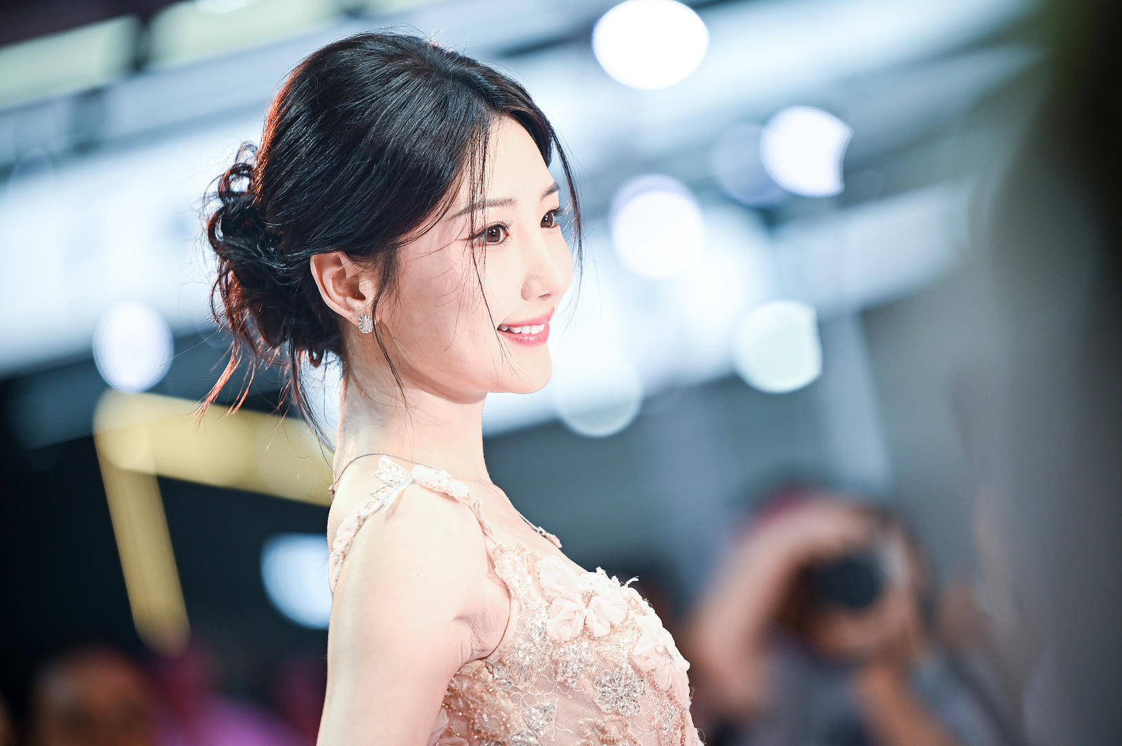 “我出不去了！”毛晓彤走完红毯在休息室遭遇门锁故障<strong></p>
<p>okex交易所</strong>，被反锁室内呼叫救援