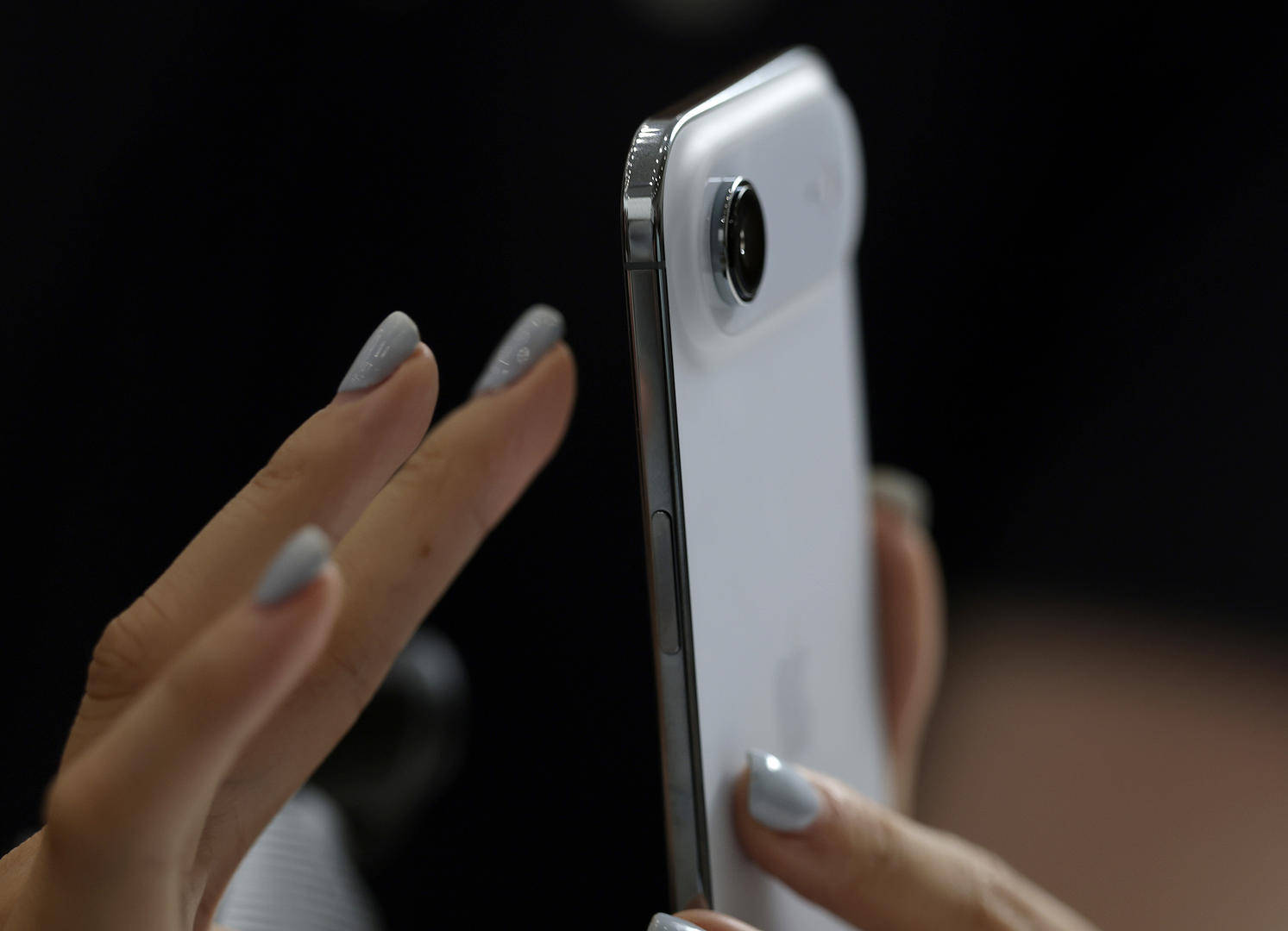放弃实体SIM卡的iPhone能买吗：三大运营商均推进<strong></p>
<p>苹果版下载内测版</strong>，联通用户或成首批尝鲜者