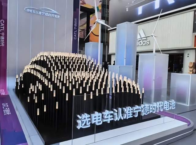 击溃日韩垄断<strong></p>
<p>苹果版下载内测版</strong>，每天净赚1.7亿元：他靠三次豪赌，卡住全球车企的脖子