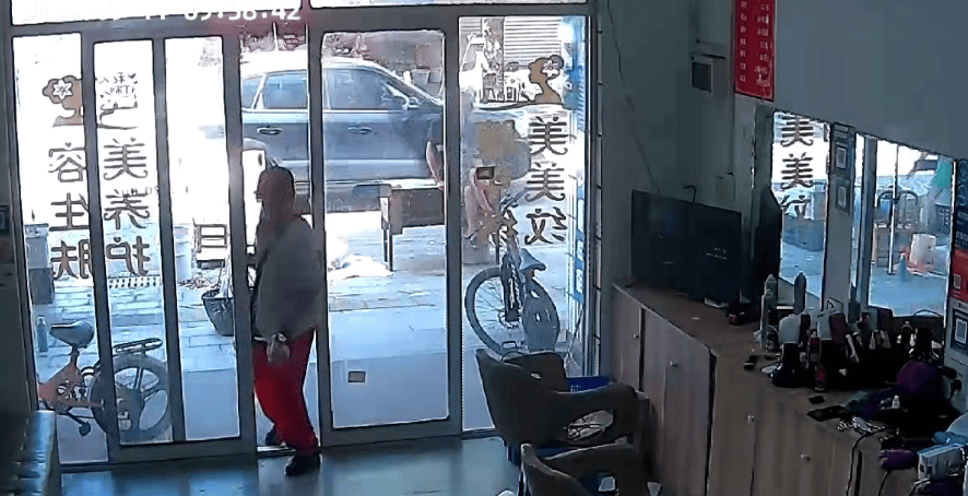 浙江一店主允许大妈门口摆摊<strong></p>
<p>okex无法安装此app</strong>，时常被大妈“投喂”蔬果：每次收摊时，都打扫得干干净净