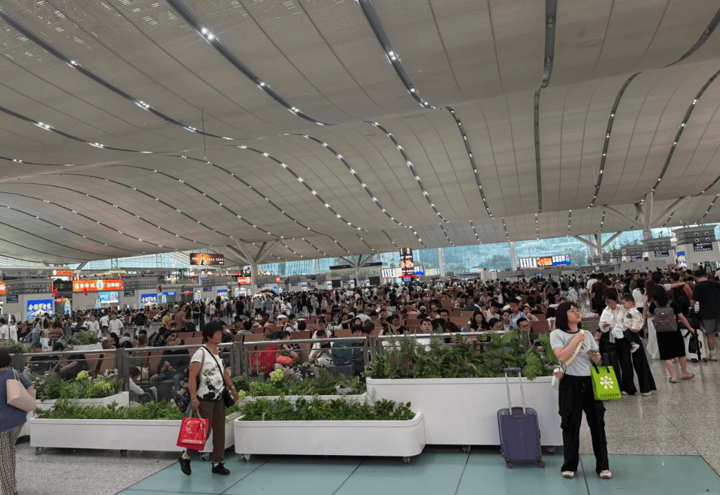 “不亚于春节回家”！凌晨5点<strong></p>
<p>okex官网app</strong>，深圳有人已经堵在路上……
