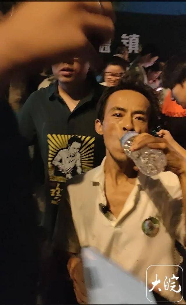“鸡排哥”联手亲属摆出了5个摊位<strong></p>
<p>okex官网app</strong>，隔壁阜阳摊主利润翻两番！