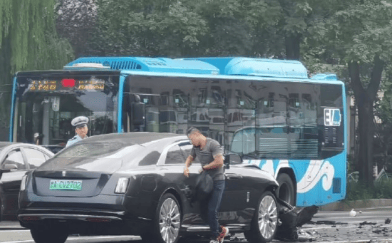 交警通报陈震劳斯莱斯事故！车辆或报废<strong></p>
<p>okex买币教程</strong>，维修费堪比车价？