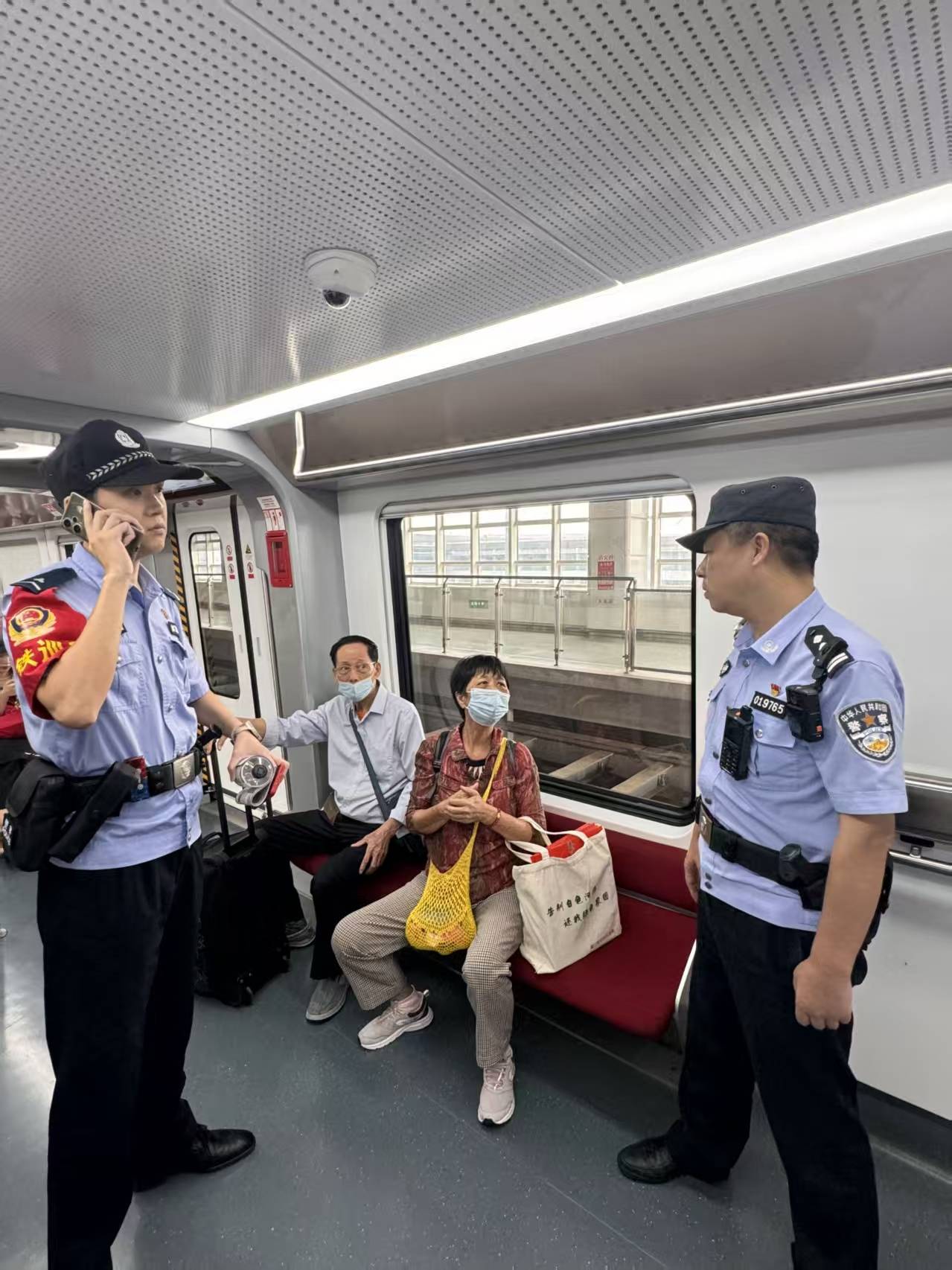 离高铁发车仅剩半小时！长沙民警接到一对海南老年夫妻求助<strong></p>
<p>okex买币教程</strong>，一路护送其顺利进站