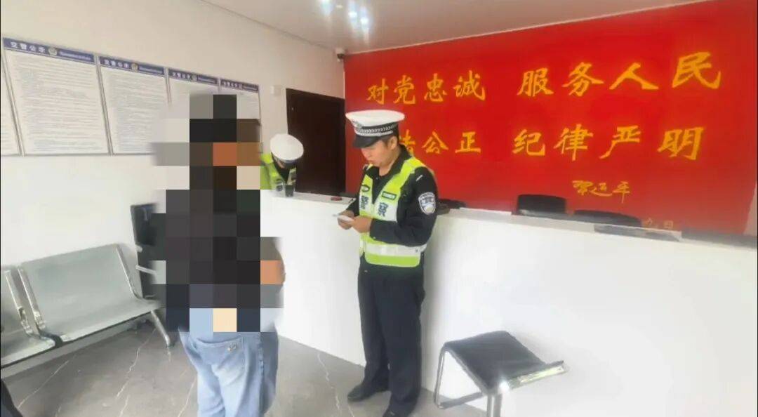 举报<strong></p>
<p>okex买币教程</strong>！贵B59***号小型轿车加装射灯闪后车！民警：查！