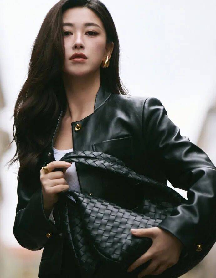 时装周上的女明星<strong></p>
<p>okex中国官网</strong>，秋冬氛围感一键封顶！