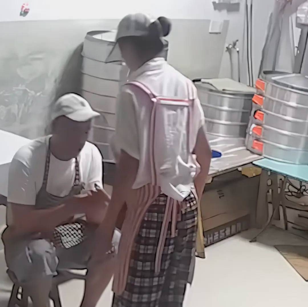 妻子抄起20斤油桶砸老公<strong></p>
<p>okex教学</strong>，“晚10秒，后果不堪设想……”