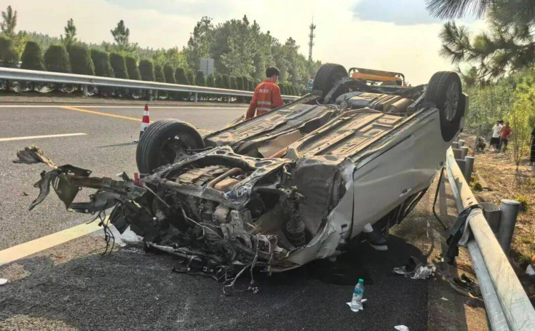 司机强行变道酿大祸<strong></p>
<p>bsc转okex</strong>，反诬赖对方：“我要是撒谎就天打雷劈！”