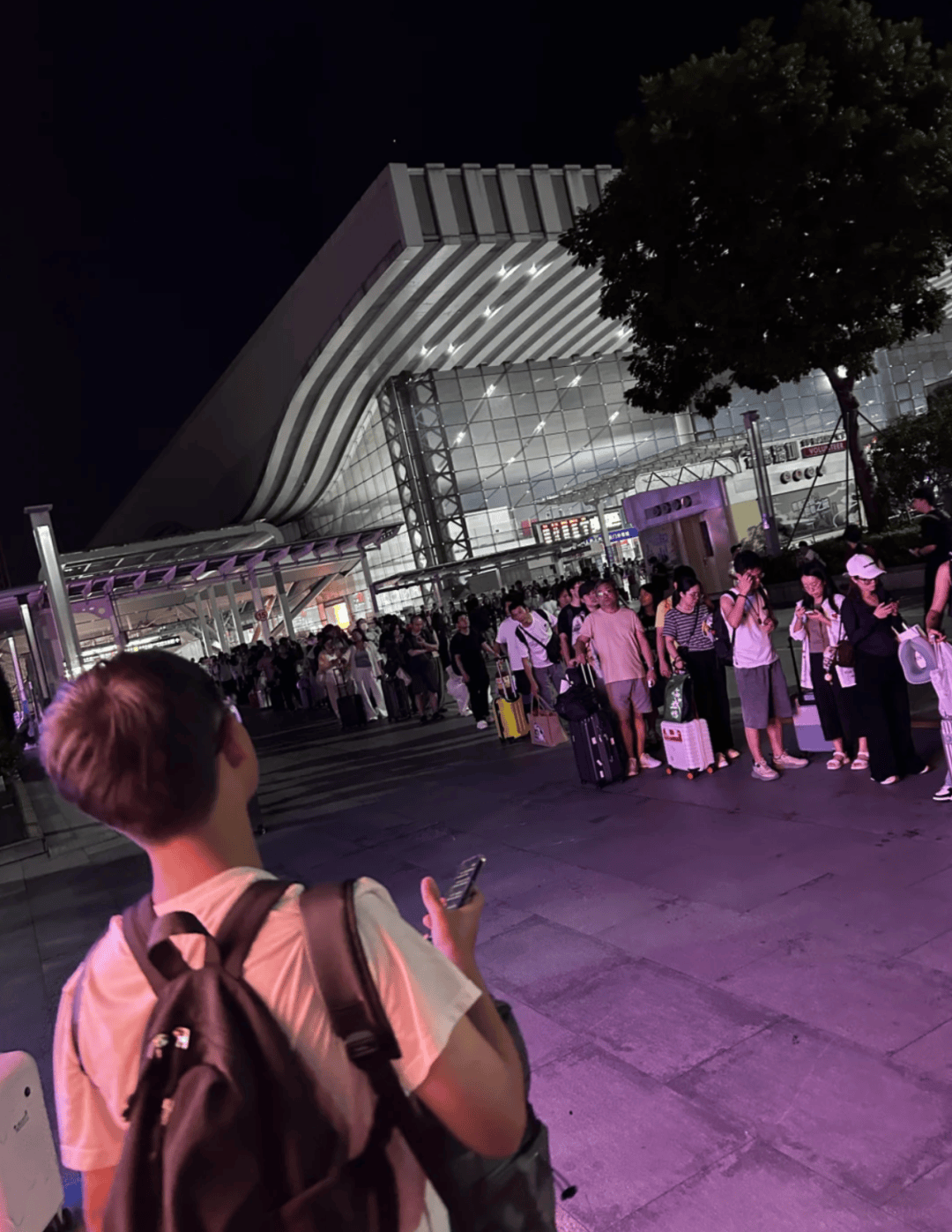 深圳北站凌晨返深被刷爆<strong></p>
<p>bsc转okex</strong>！附近叫车超200人？别慌！公交地铁加班护送