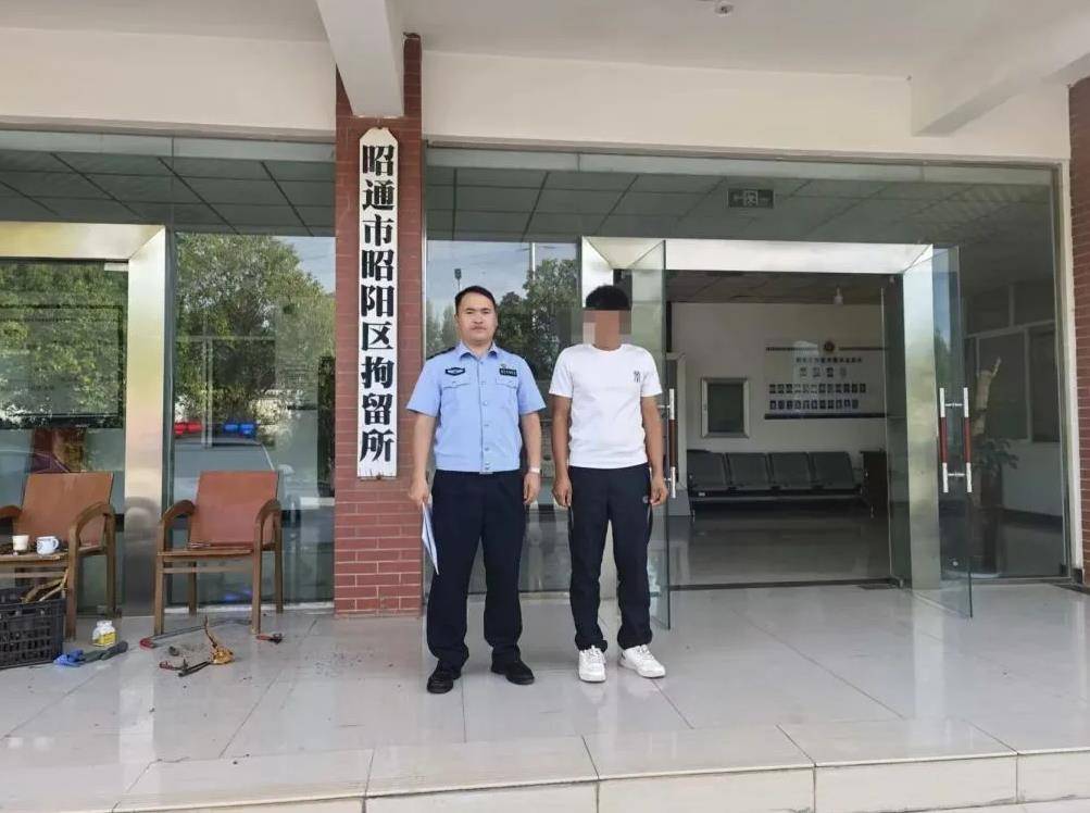 男子驾车别停他人亮出“警察证”<strong></p>
<p>欧易okex平台</strong>，案情里有三个谜团
