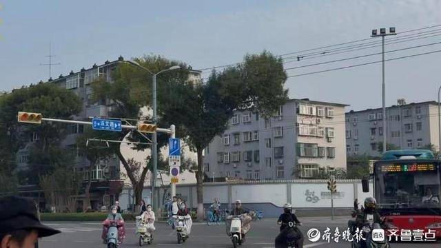济南街头“恐龙树”走红<strong></p>
<p>okex登陆官网</strong>，园林部门：形态天成，或随天气而变