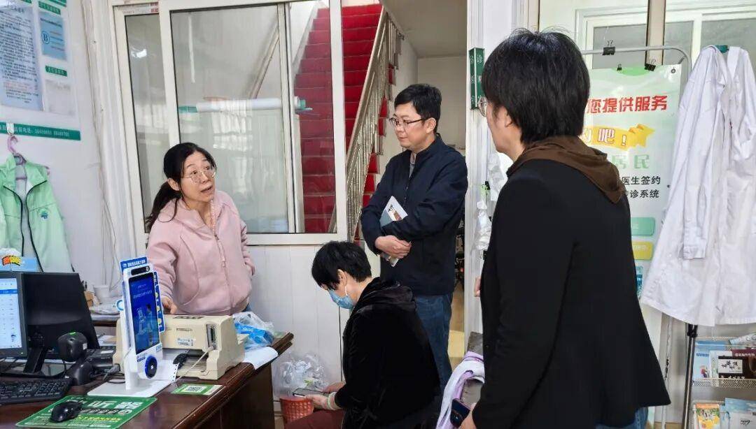 “大医院专家来了<strong></p>
<p>okex欧易官网 </strong>，我们在社区看病，也更放心了”
